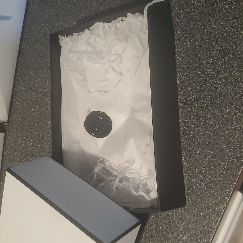 Chanel White Gift Boxes - Picture 4 of 14